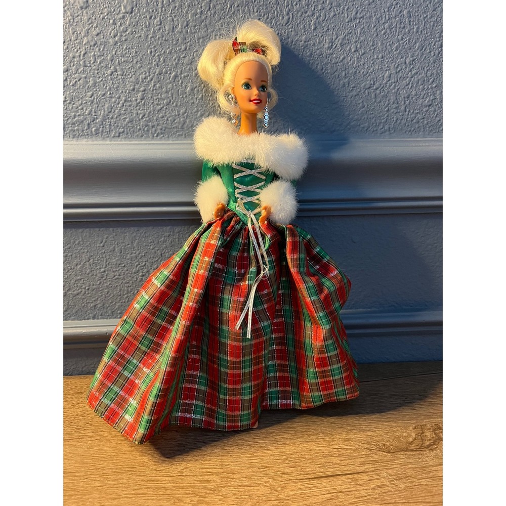Barbie Doll Holiday Christmas Plaid Dress Green Fur Trim‎ Festive Outfit